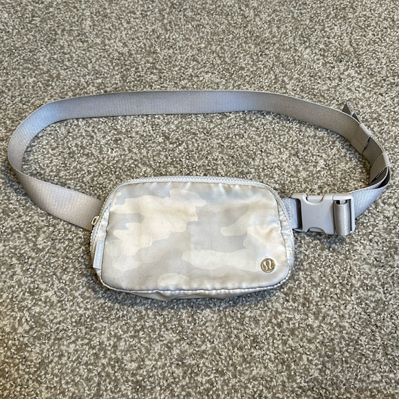 lululemon athletica Handbags - Lululemon Fanny Pack Belt Bag Gray Camo AS IS!!